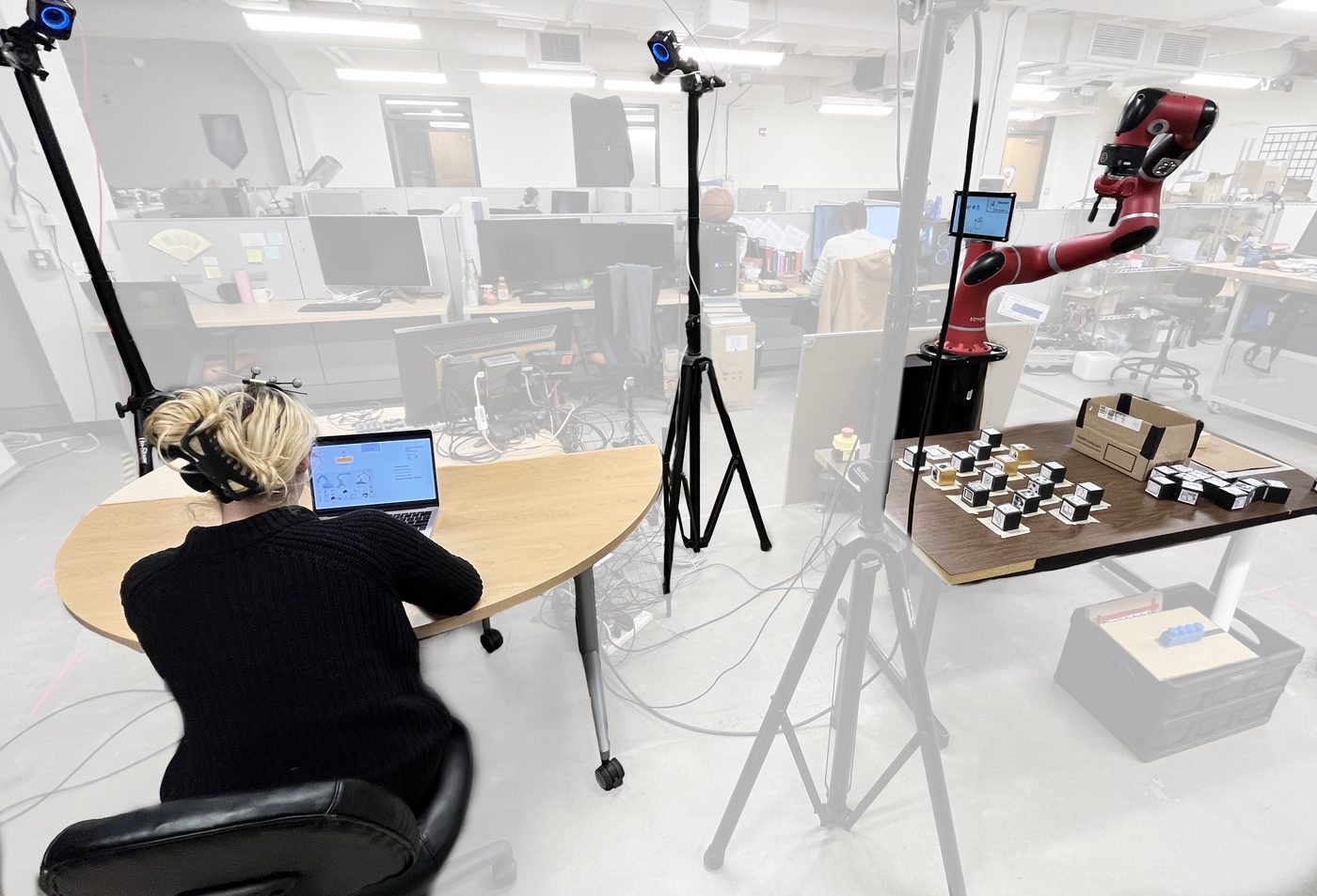 Key figure from the paper &ldquo;Robot Social Identity Performance Facilitates Contextually-Driven Trust Calibration and Accurate Human Assessments of Robot Capabilities&rdquo;